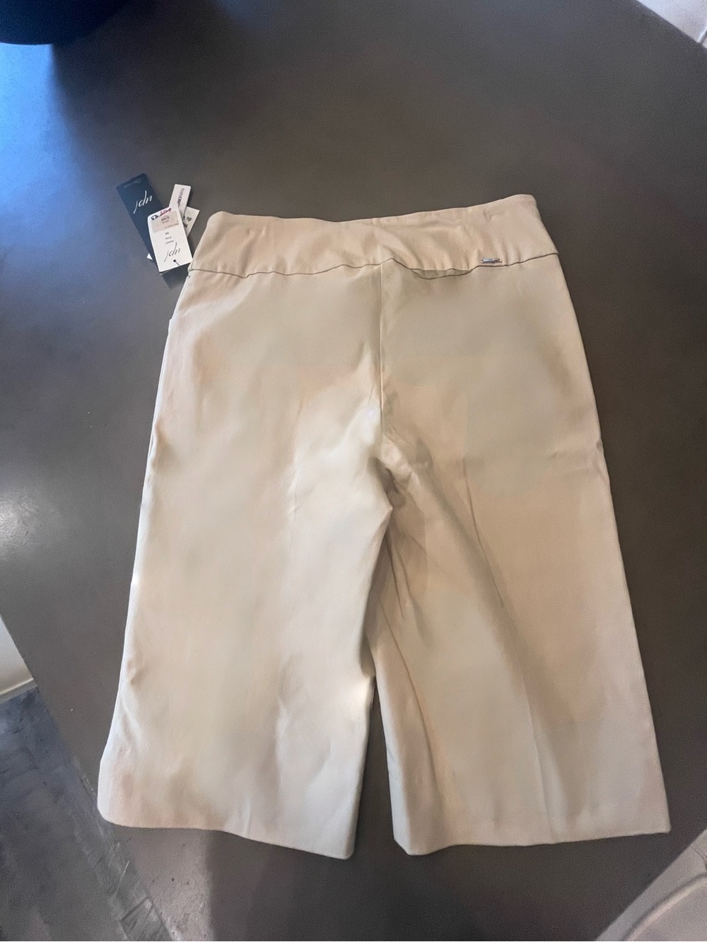 New w Tags UP! Slimming Women's Cream Bermuda Shorts Size 4. NWT - Picture 4 of 4